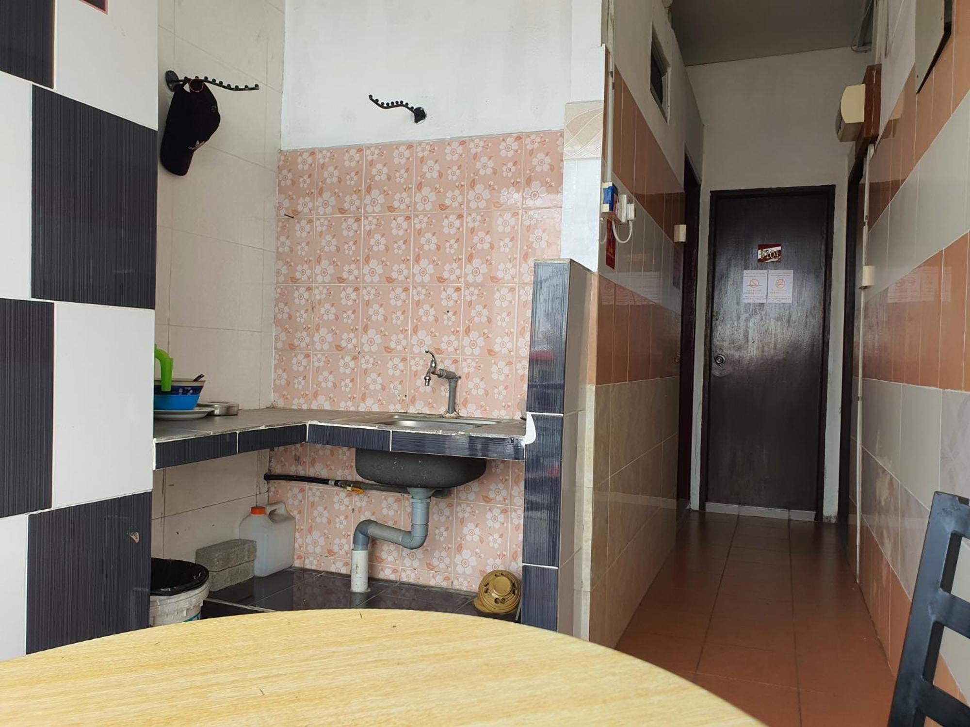 Oyo 90972 Jj Homestay Мири Экстерьер фото