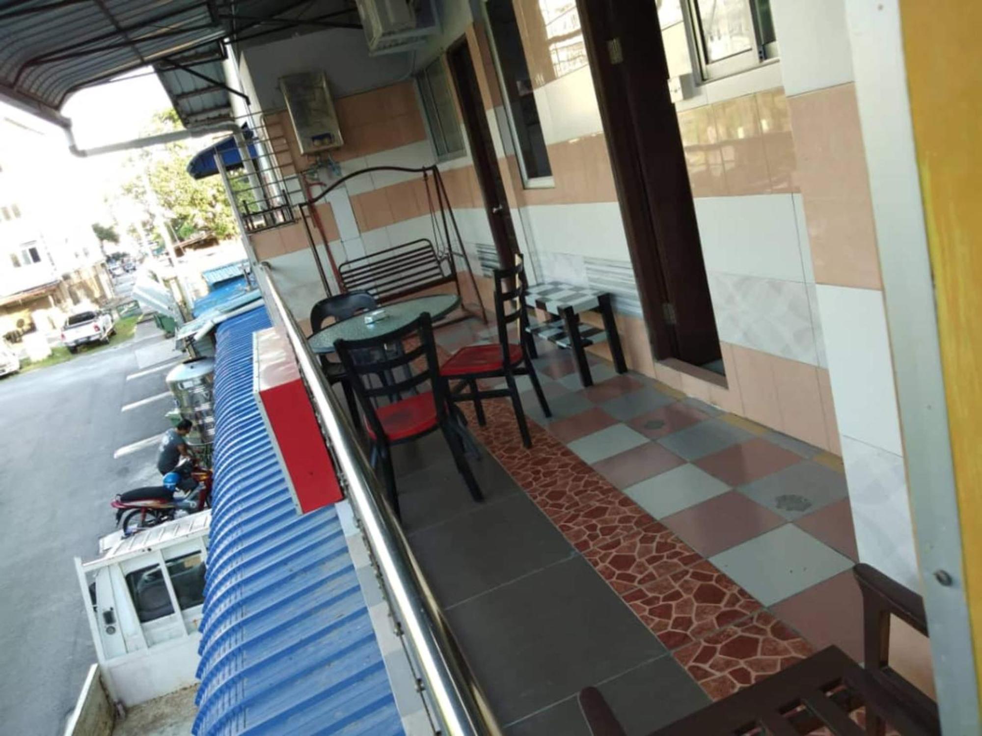 Oyo 90972 Jj Homestay Мири Экстерьер фото