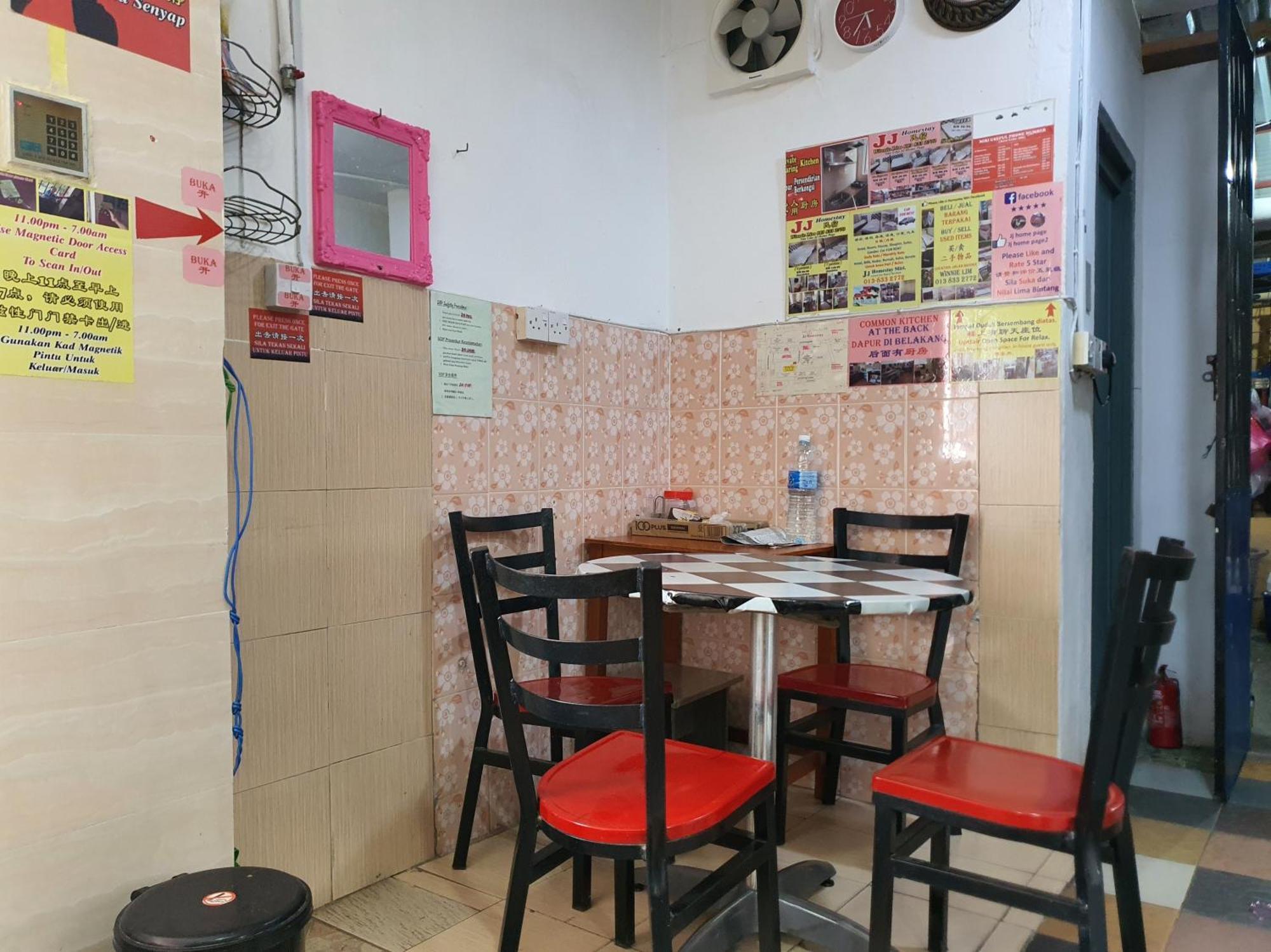 Oyo 90972 Jj Homestay Мири Экстерьер фото