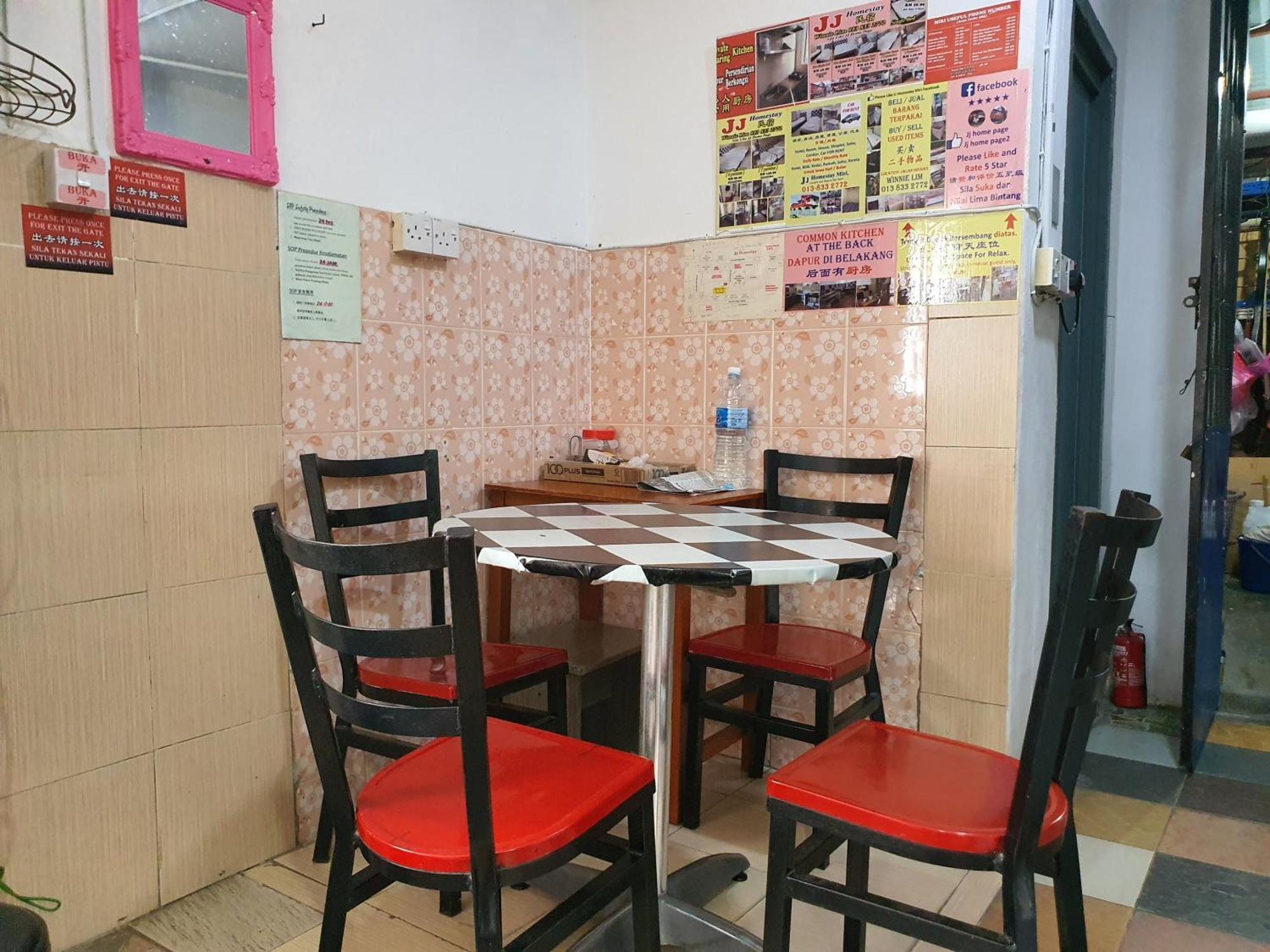 Oyo 90972 Jj Homestay Мири Экстерьер фото