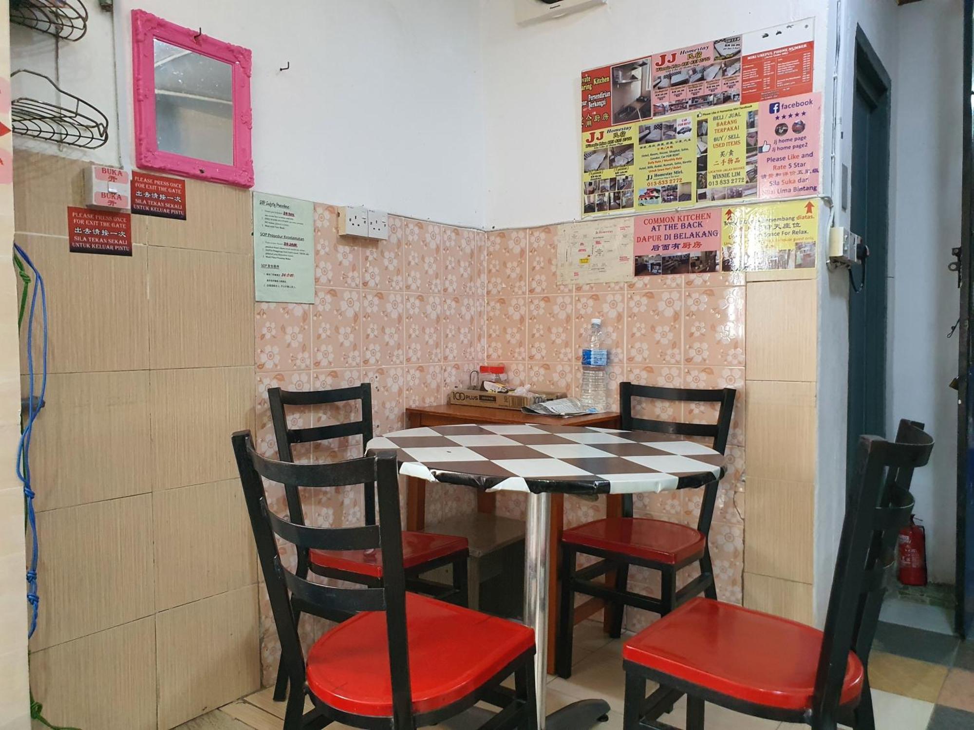 Oyo 90972 Jj Homestay Мири Экстерьер фото
