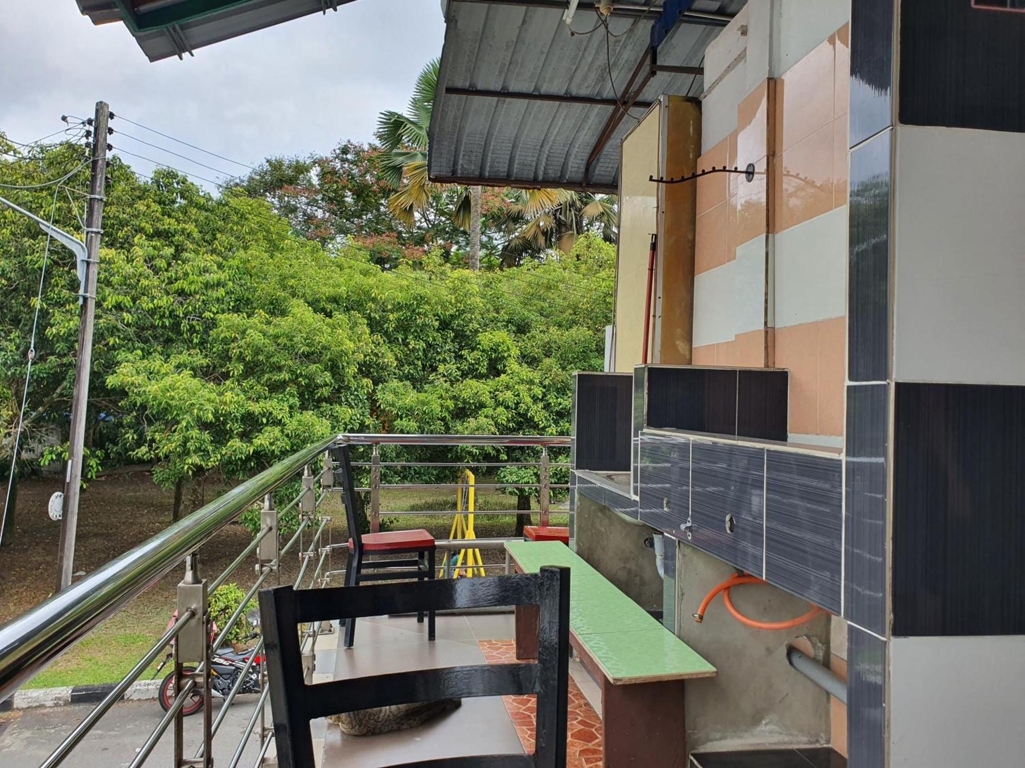 Oyo 90972 Jj Homestay Мири Экстерьер фото