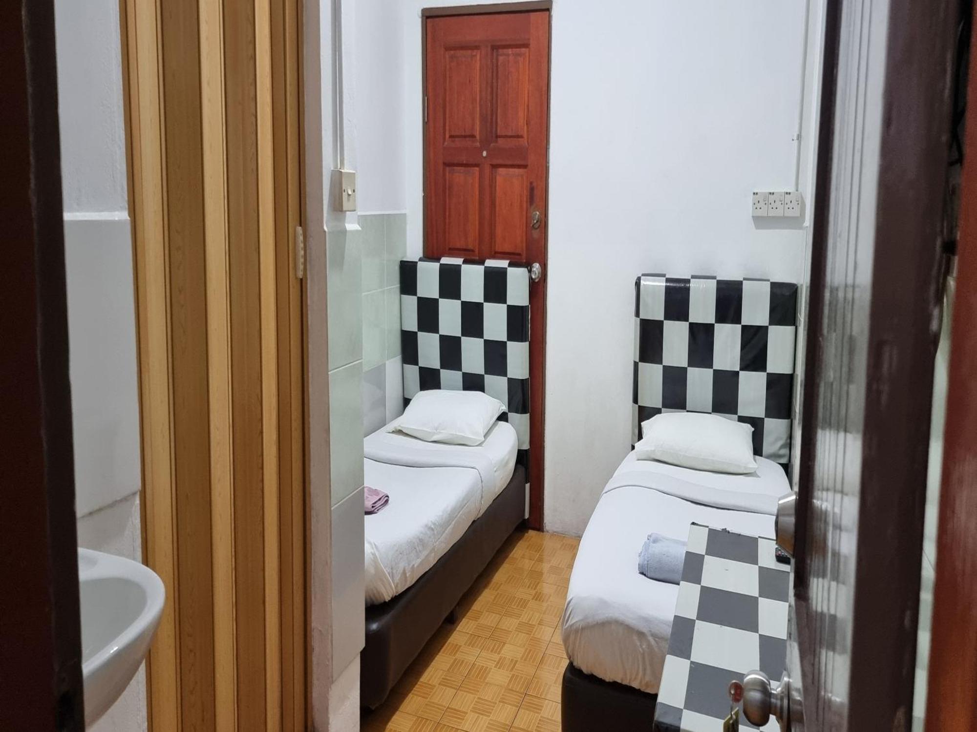 Oyo 90972 Jj Homestay Мири Экстерьер фото